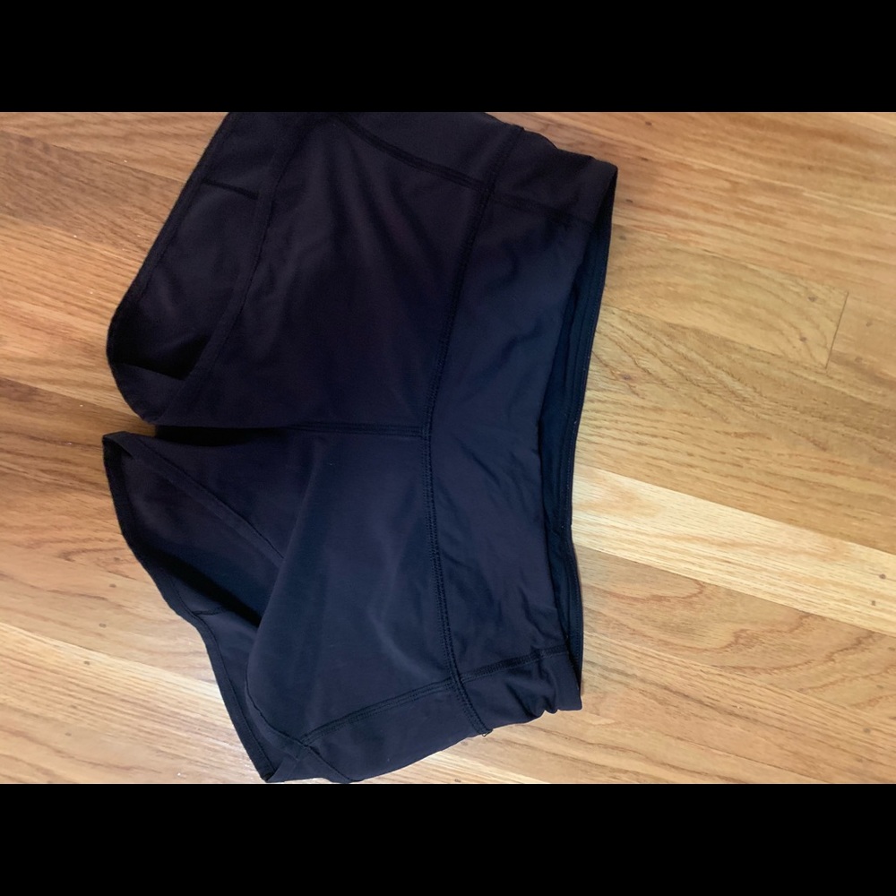 LULU LEMON SHORTS SIZE 4!!!!